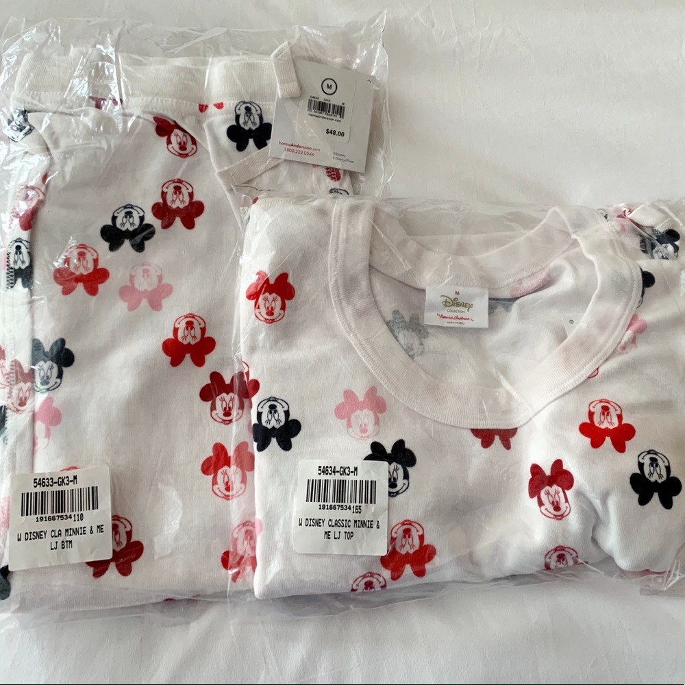 BRAND NEW MINNIE MOUSE PAJAMA SET